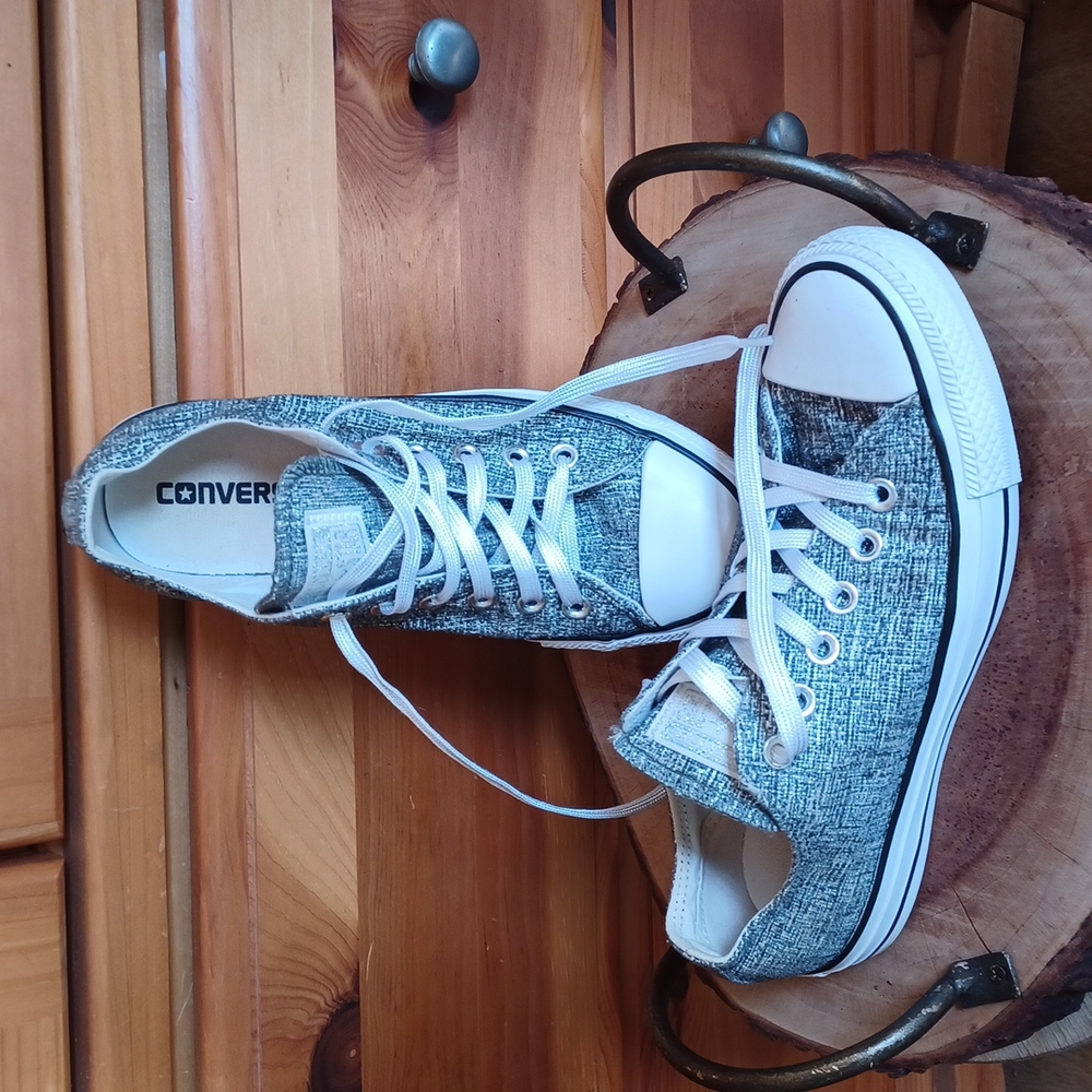 Converse all stars women's size 7